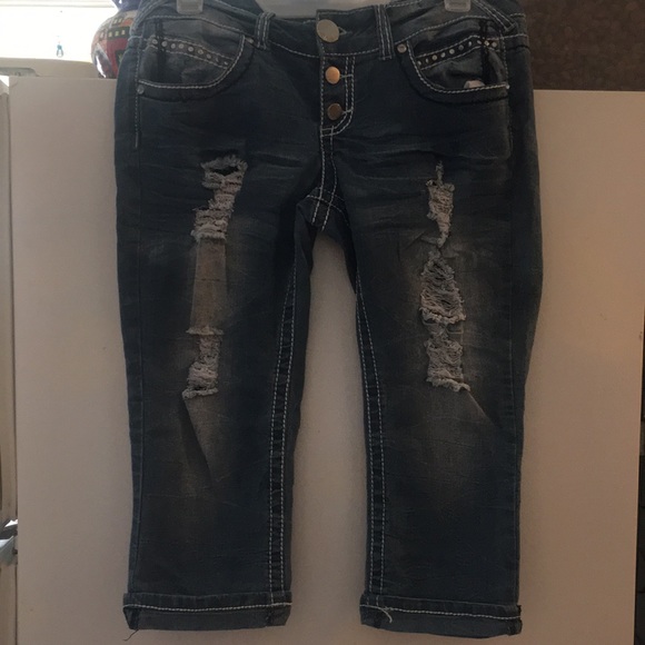 Ripped Capri jeans